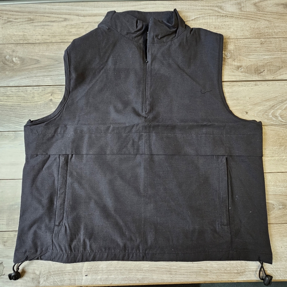 Men's Black Sleeveless Jacket